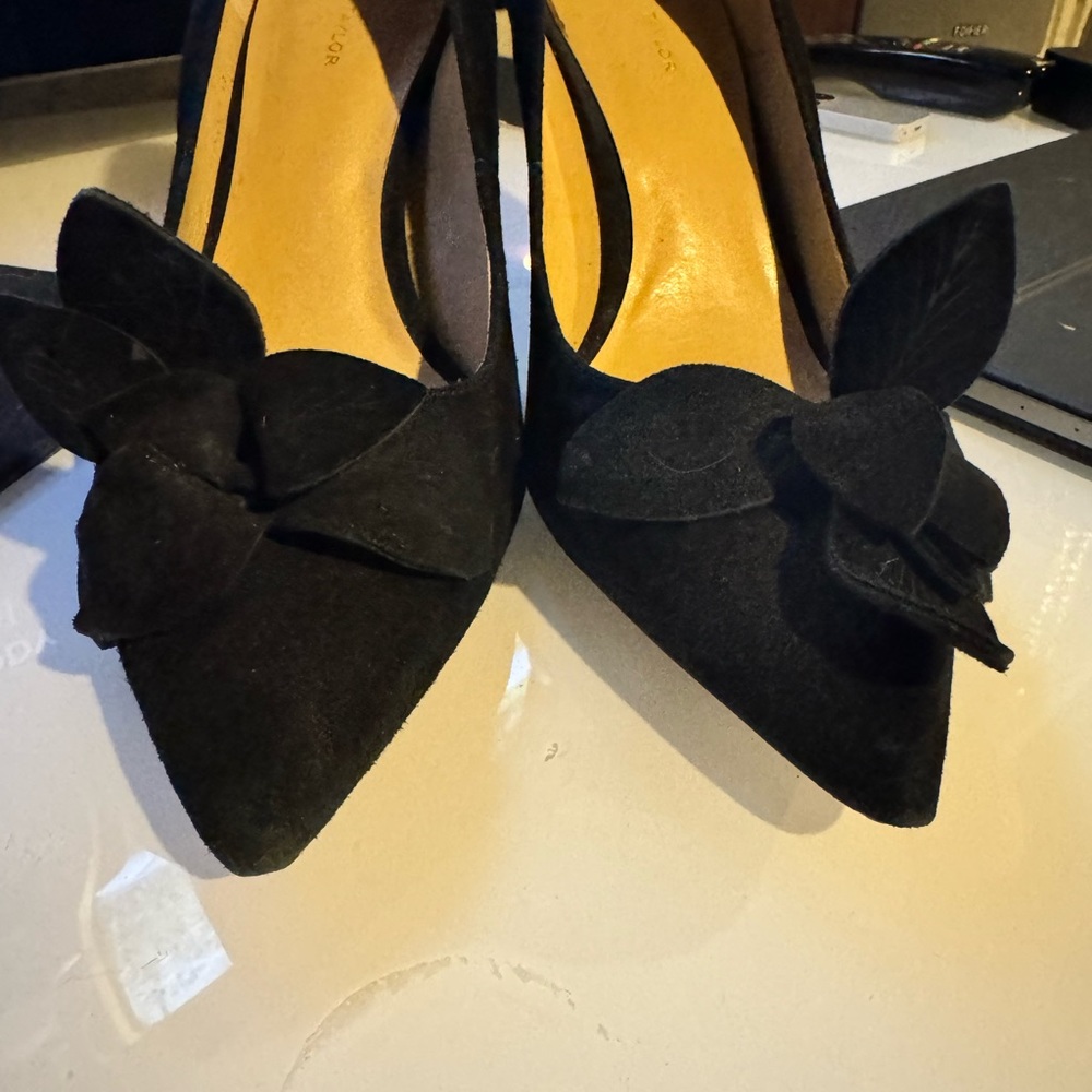 Women’s ANN TAYLOR black suede heels with bow size 9M BLACK